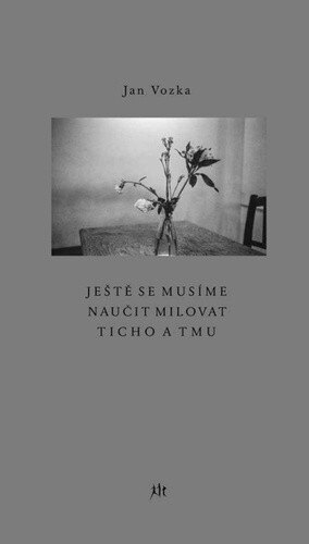 Obálka knihy Ještě se musíme naučit milovat ticho a tmu