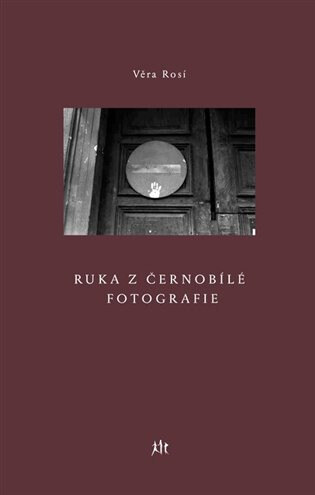 Obálka knihy Ruka z černobílé fotografie