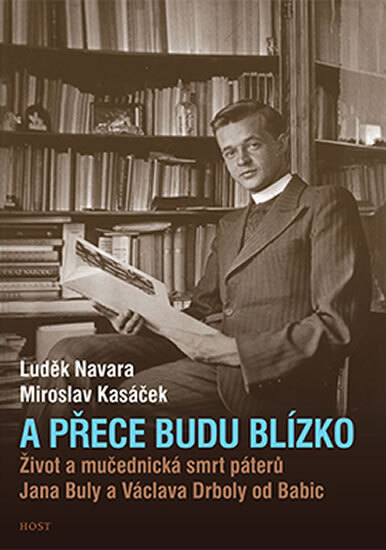 Obálka knihy A přece budu blízko - Život a mučednická smrt páterů Jana Buly a Václava Drboly od Babic