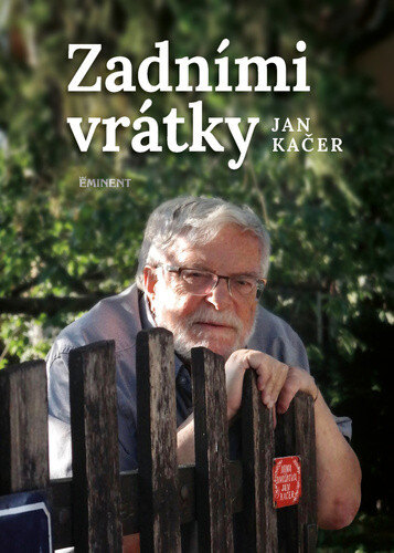 Obálka knihy Zadními vrátky